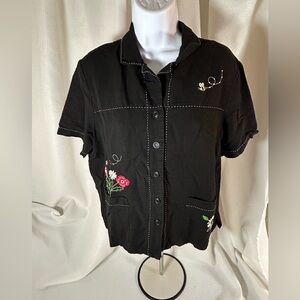 Alfred Dunner short sleeve button-down shirt, these flowers ladybug garden theme
